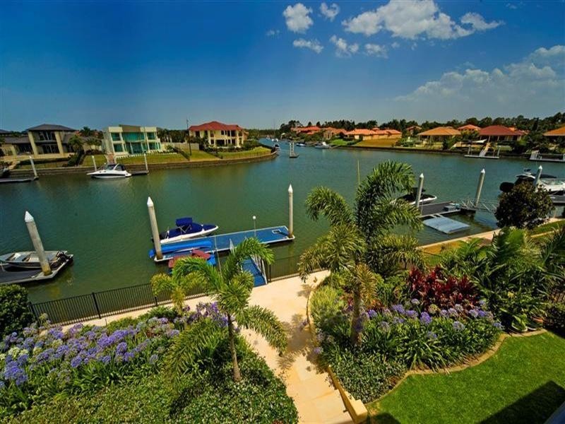 2329 Cressbrook Drive, Hope Island QLD 4212