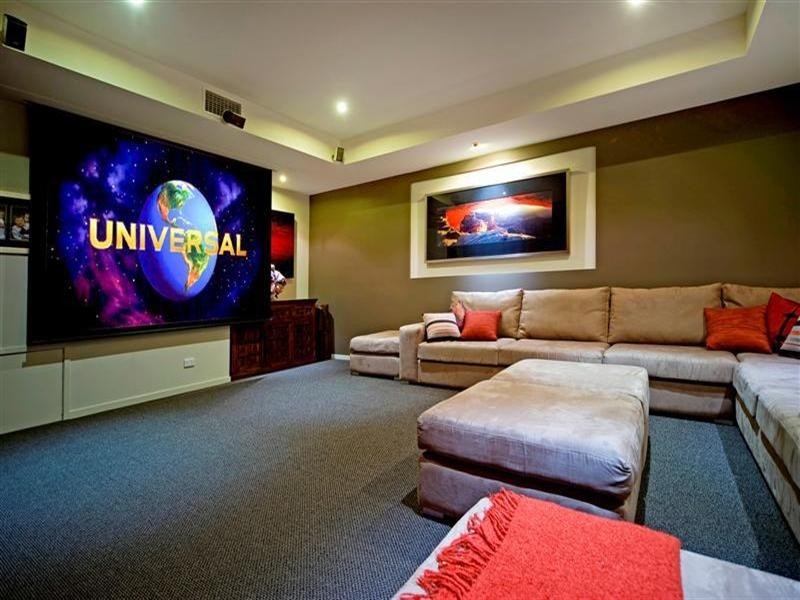 2329 Cressbrook Drive, Hope Island QLD 4212