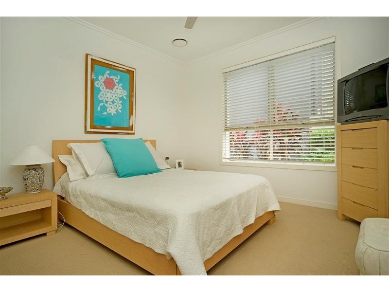 6094 Lugano Drive, Hope Island QLD 4212