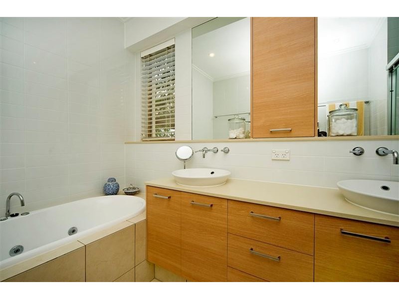 6094 Lugano Drive, Hope Island QLD 4212