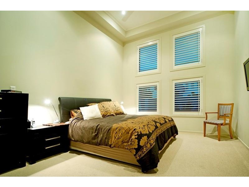 6162 Lugano Drive East, Hope Island QLD 4212