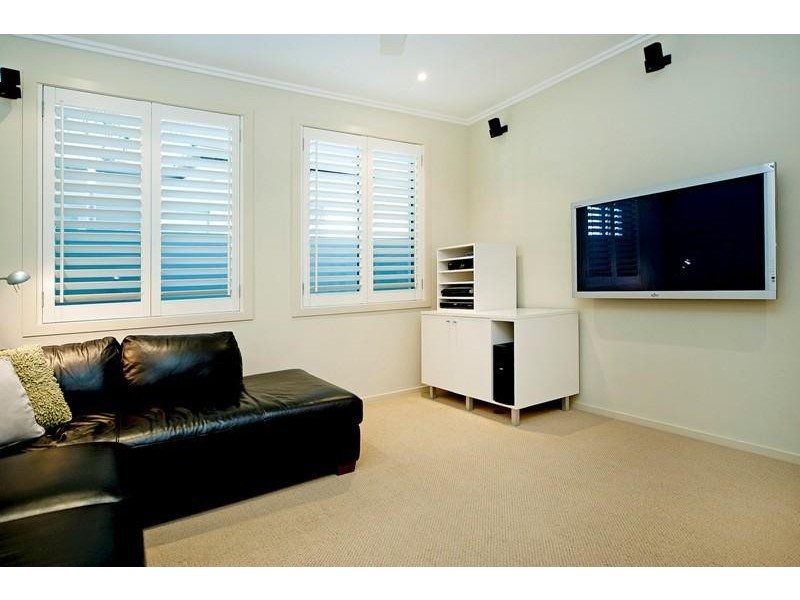 6162 Lugano Drive East, Hope Island QLD 4212