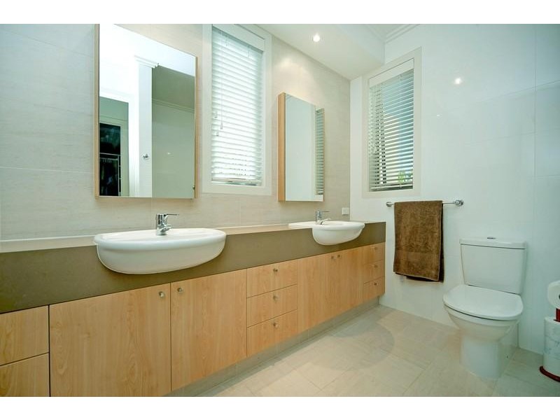 6162 Lugano Drive East, Hope Island QLD 4212