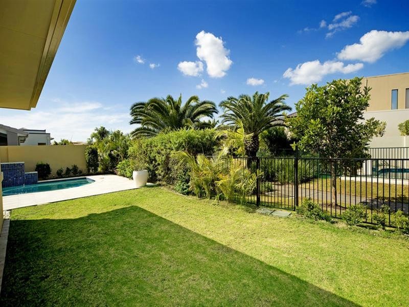 2560 Cressbrook Drive, Hope Island QLD 4212