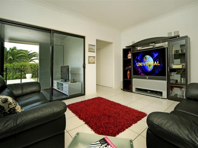 2560 Cressbrook Drive, Hope Island QLD 4212