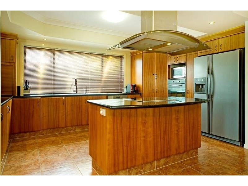 4 The Peninsula, Helensvale QLD 4212