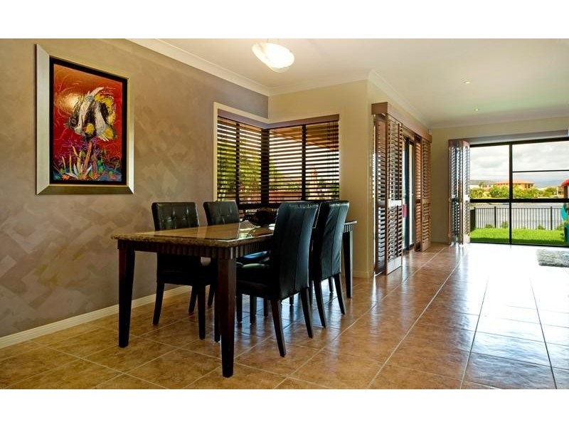 4 The Peninsula, Helensvale QLD 4212