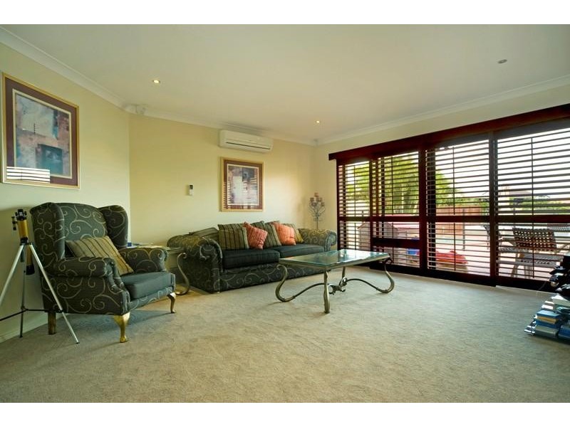 4 The Peninsula, Helensvale QLD 4212