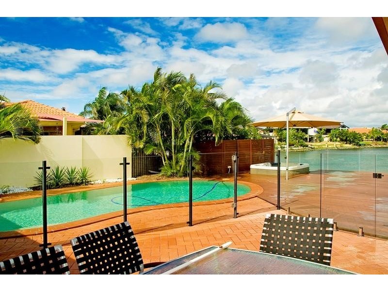4 The Peninsula, Helensvale QLD 4212