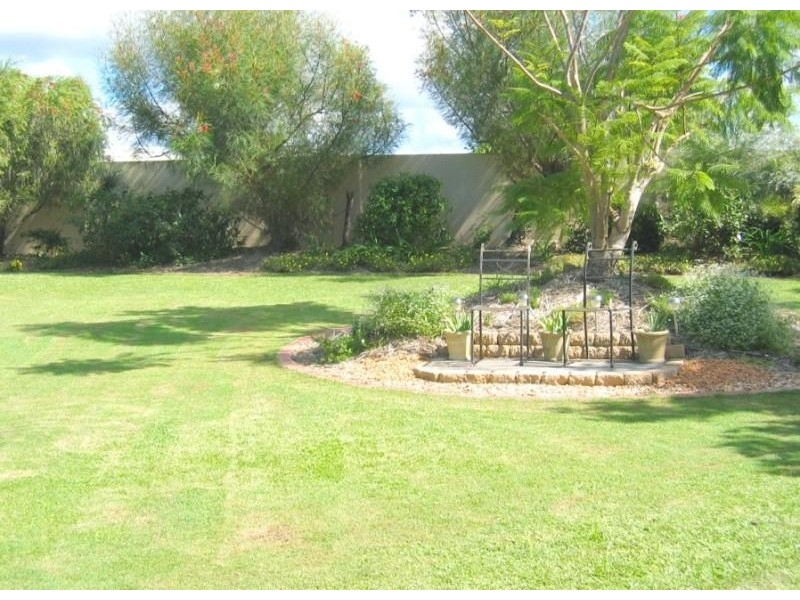 8502 Magnolia Drive West, Hope Island QLD 4212