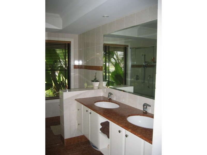 8502 Magnolia Drive West, Hope Island QLD 4212