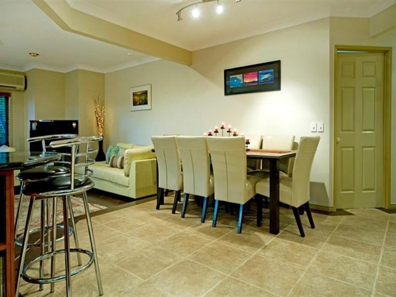 9 Riverdowns Crescent, Helensvale QLD 4212