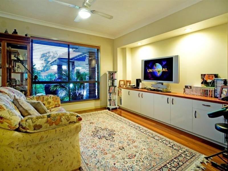 9 Riverdowns Crescent, Helensvale QLD 4212