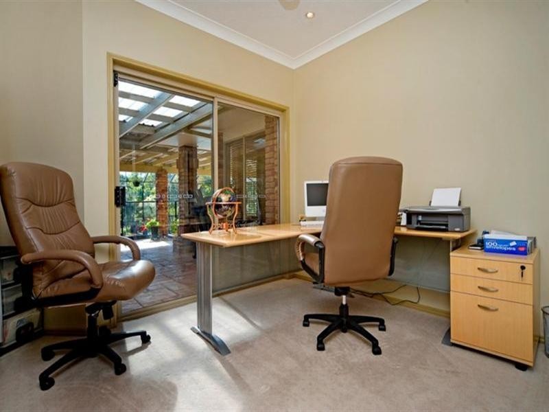 9 Riverdowns Crescent, Helensvale QLD 4212