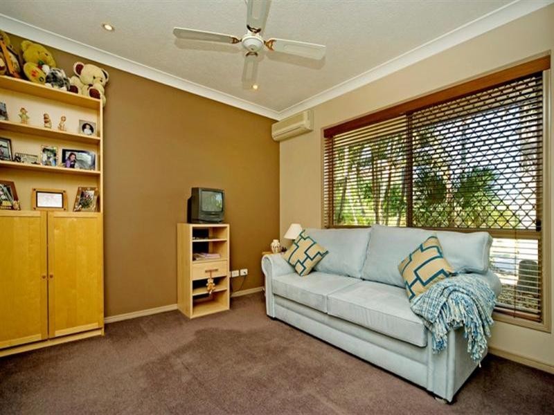 9 Riverdowns Crescent, Helensvale QLD 4212