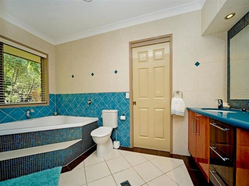 9 Riverdowns Crescent, Helensvale QLD 4212