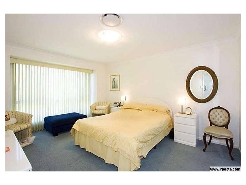 1 Calmwater Crescent, Hope Island QLD 4212