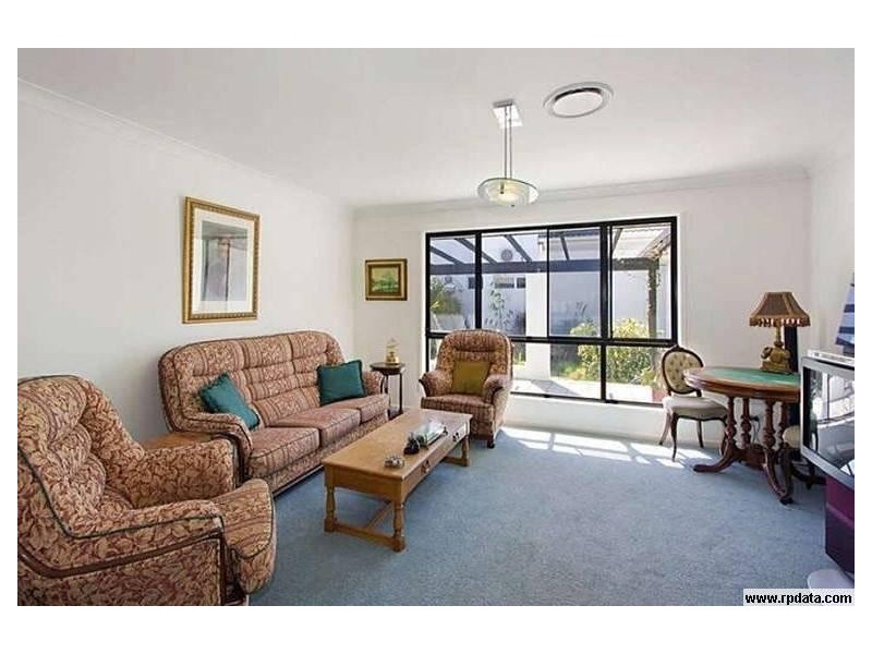 1 Calmwater Crescent, Hope Island QLD 4212