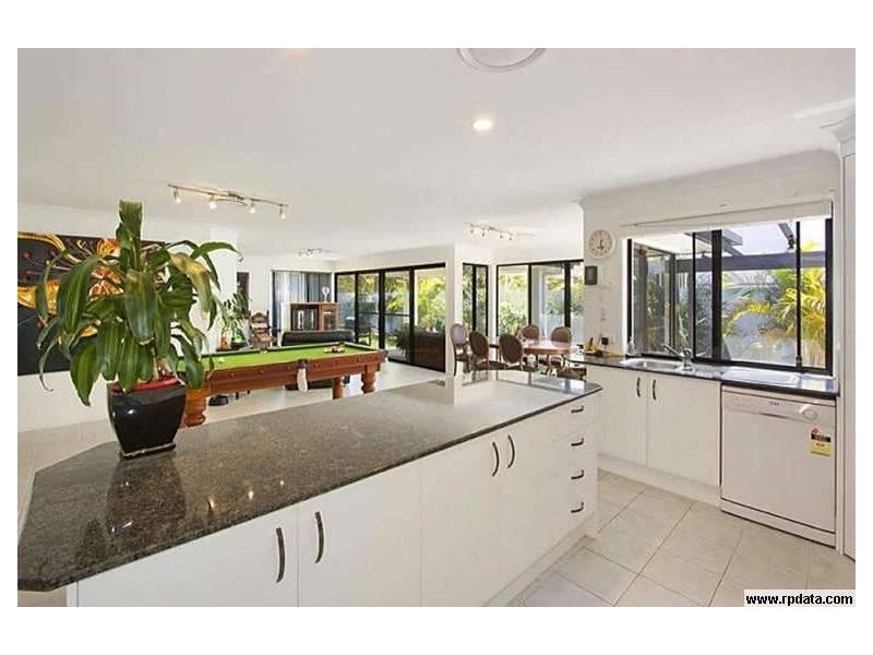 1 Calmwater Crescent, Hope Island QLD 4212