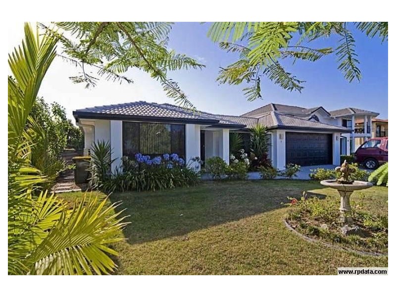 1 Calmwater Crescent, Hope Island QLD 4212