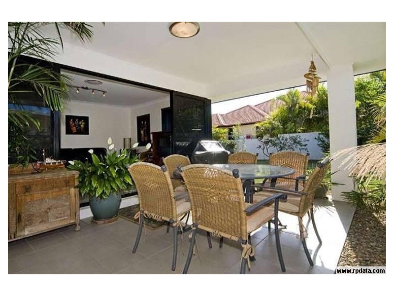 1 Calmwater Crescent, Hope Island QLD 4212