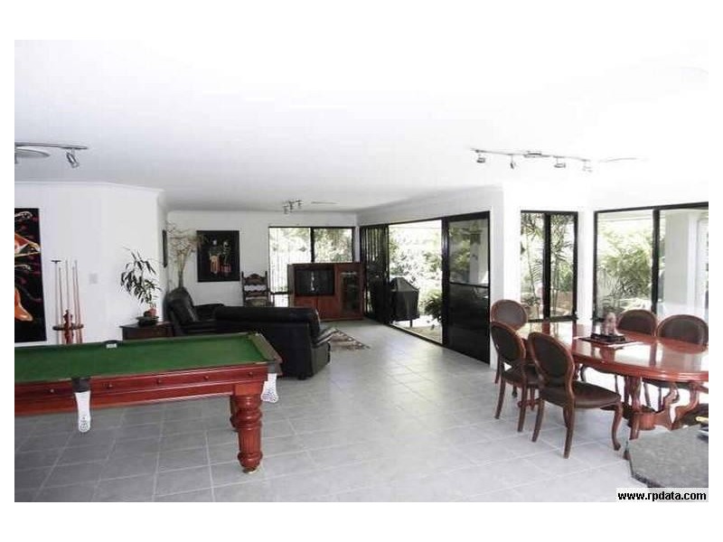 1 Calmwater Crescent, Hope Island QLD 4212