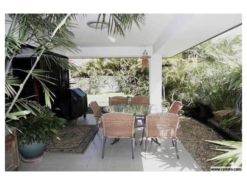 1 Calmwater Crescent, Hope Island QLD 4212