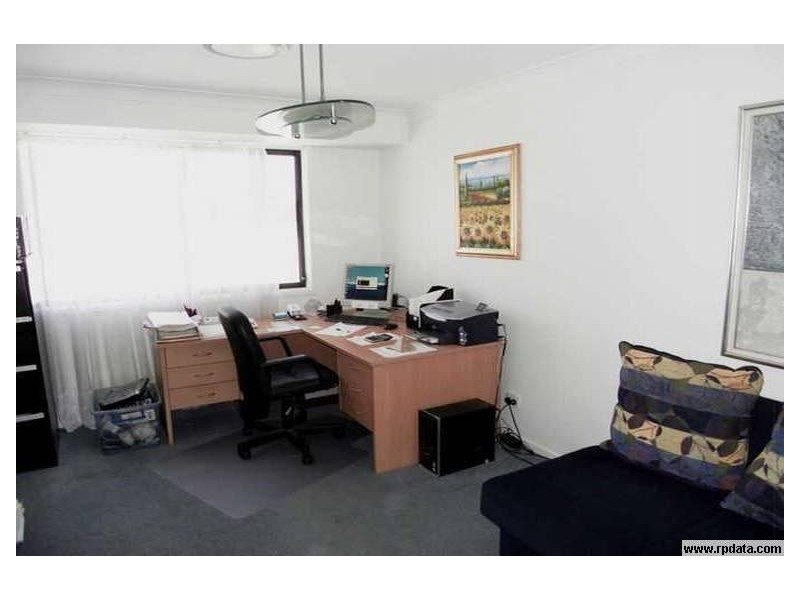 1 Calmwater Crescent, Hope Island QLD 4212