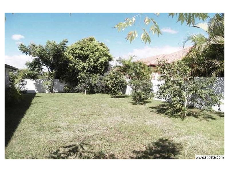 1 Calmwater Crescent, Hope Island QLD 4212