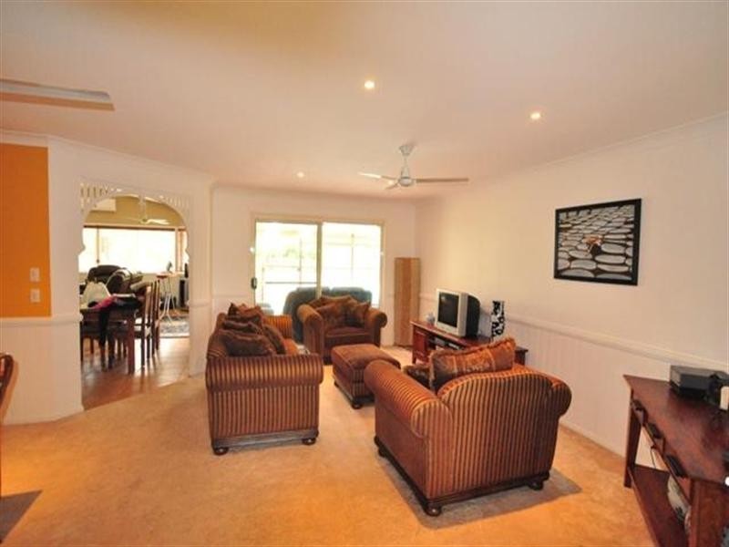 16 Westpark Court, Helensvale QLD 4212