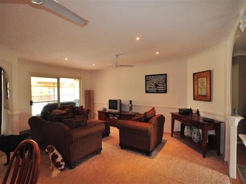 16 Westpark Court, Helensvale QLD 4212