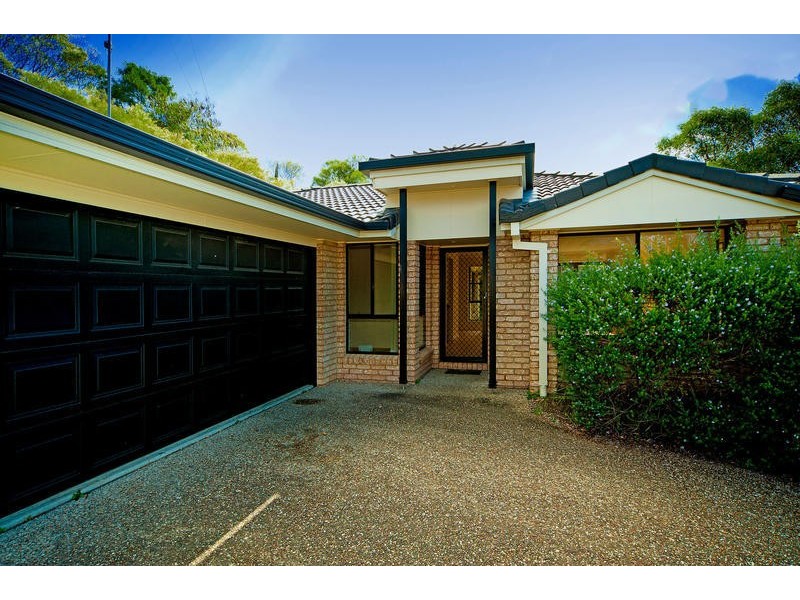 8 Gould Place, Pacific Pines QLD 4211