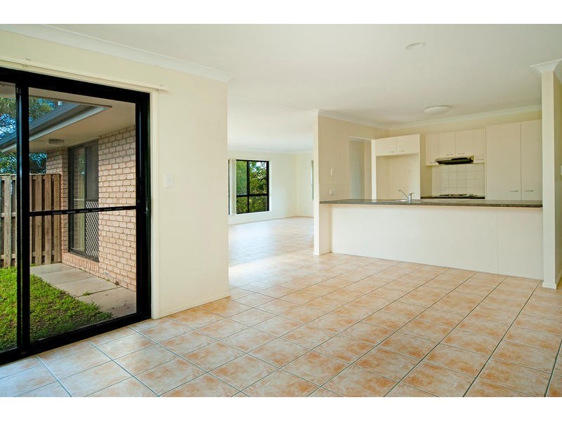 8 Gould Place, Pacific Pines QLD 4211
