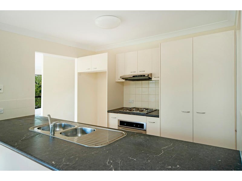 8 Gould Place, Pacific Pines QLD 4211