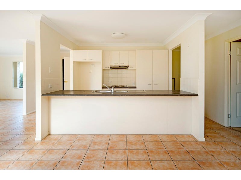 8 Gould Place, Pacific Pines QLD 4211