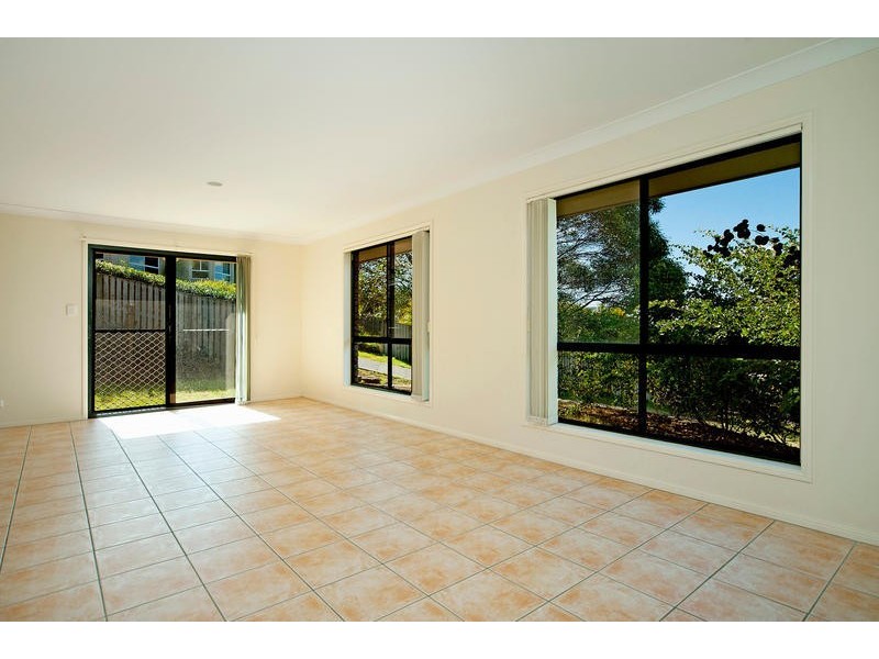 8 Gould Place, Pacific Pines QLD 4211
