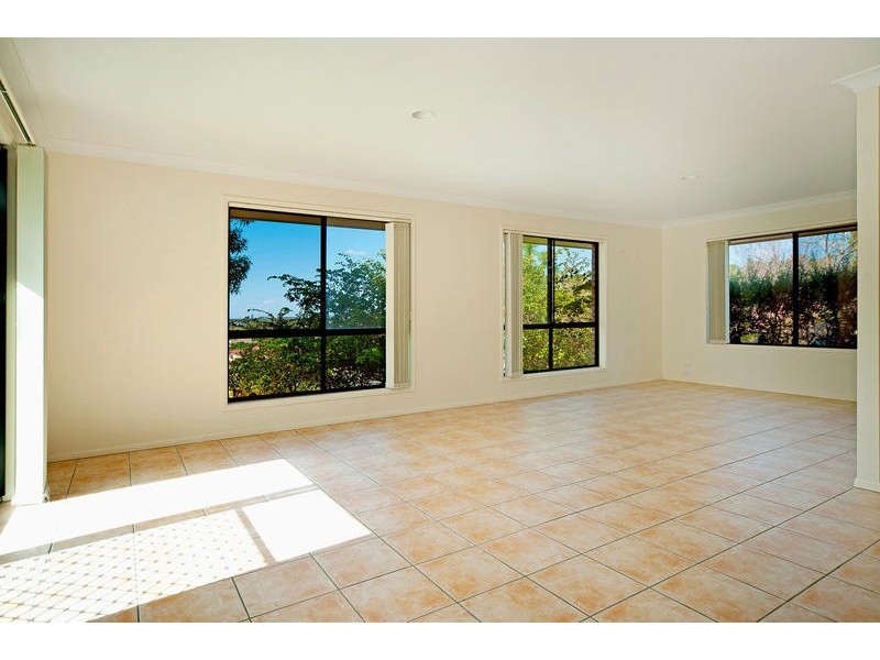 8 Gould Place, Pacific Pines QLD 4211