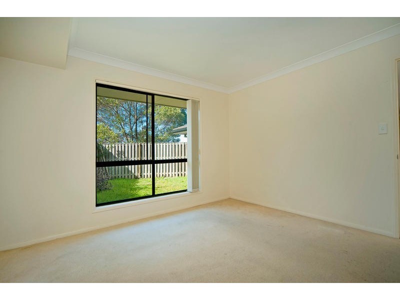 8 Gould Place, Pacific Pines QLD 4211