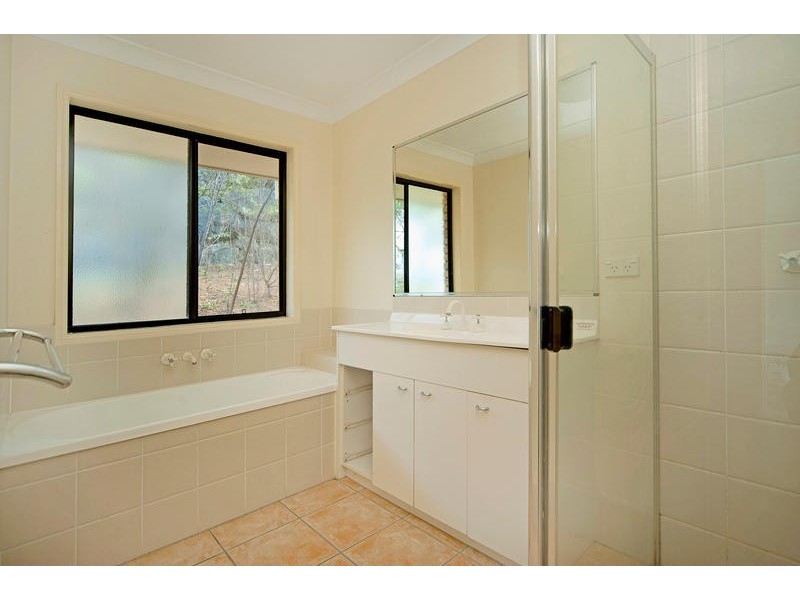 8 Gould Place, Pacific Pines QLD 4211