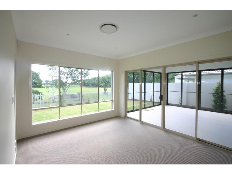 9116 Peter Senior Drive, Hope Island QLD 4212