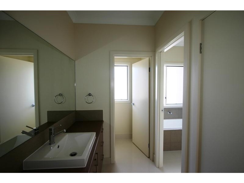 9116 Peter Senior Drive, Hope Island QLD 4212