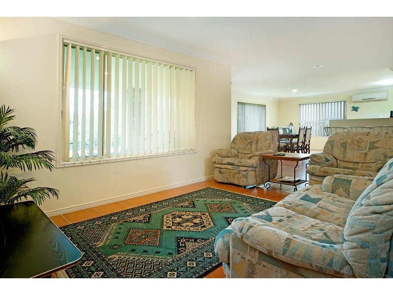 17 Stromlo Court, Pacific Pines QLD 4211