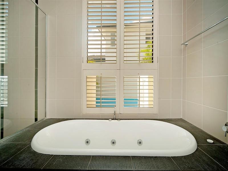 6018 Calardo Avenue, Hope Island QLD 4212