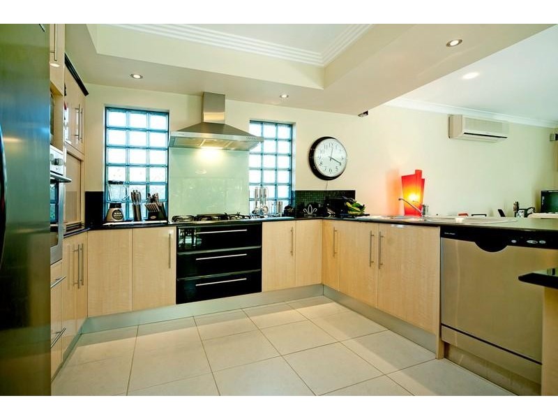 9 Calmwater Crescent, Oyster Cove, Hope Island QLD 4212