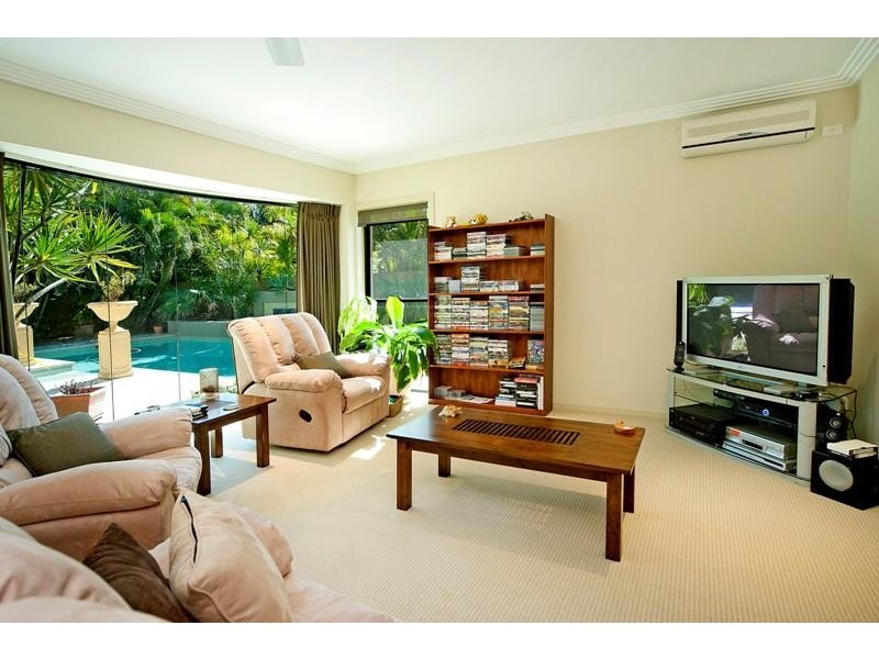 9 Calmwater Crescent, Oyster Cove, Hope Island QLD 4212