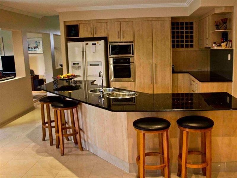 7 Calmwater Crescent, Hope Island QLD 4212