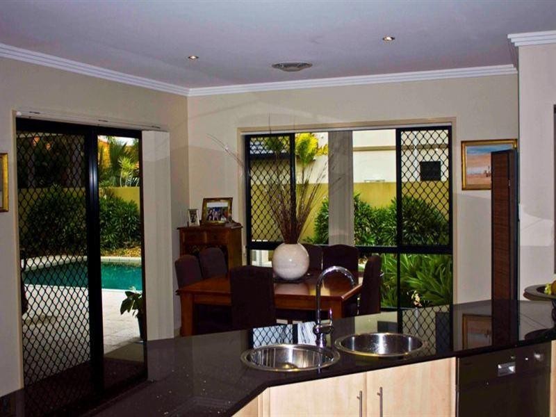 7 Calmwater Crescent, Hope Island QLD 4212