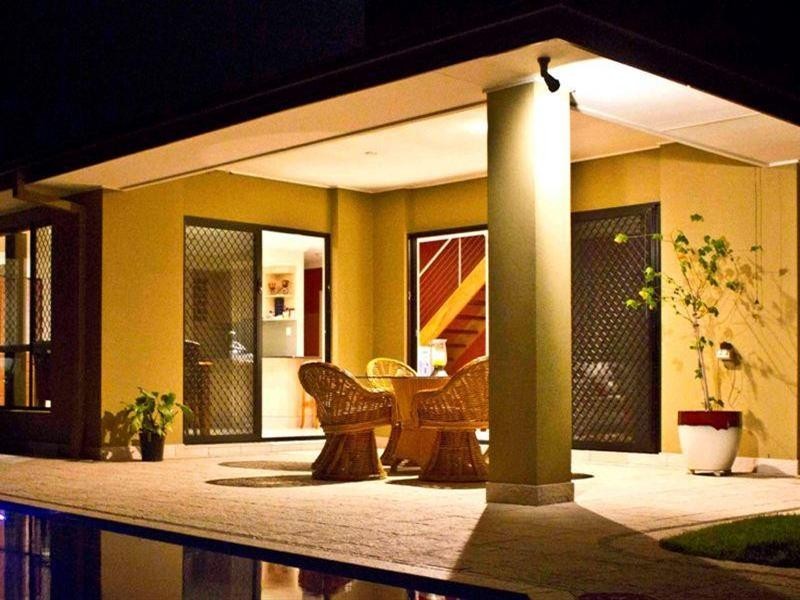 7 Calmwater Crescent, Hope Island QLD 4212