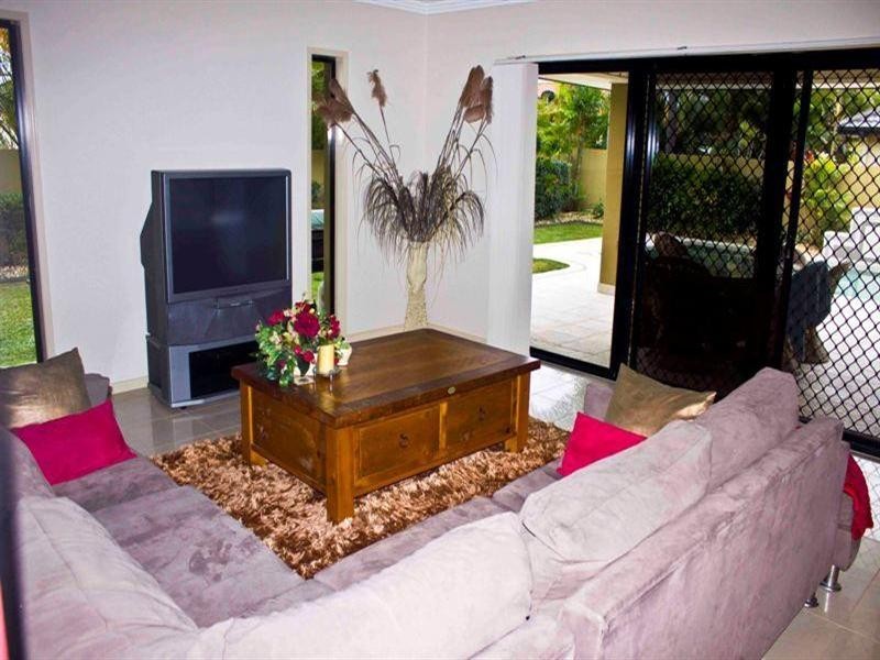 7 Calmwater Crescent, Hope Island QLD 4212