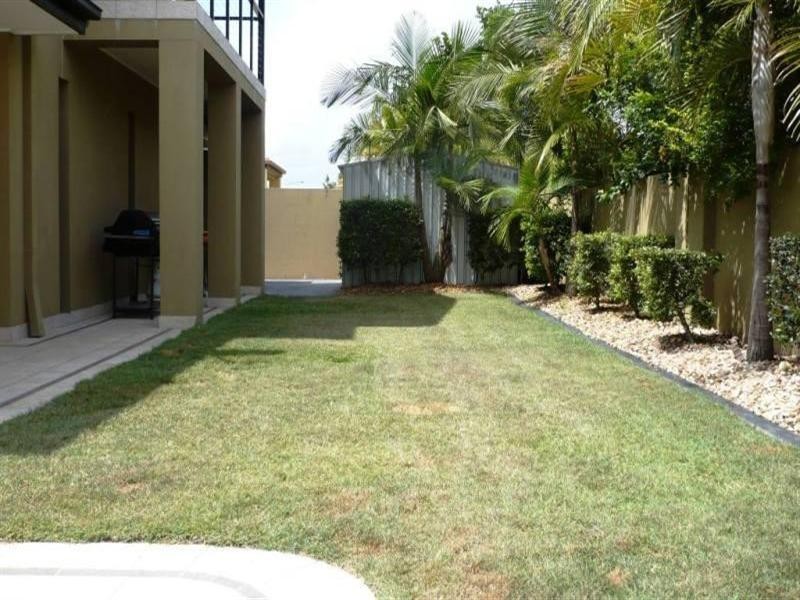 7 Calmwater Crescent, Hope Island QLD 4212